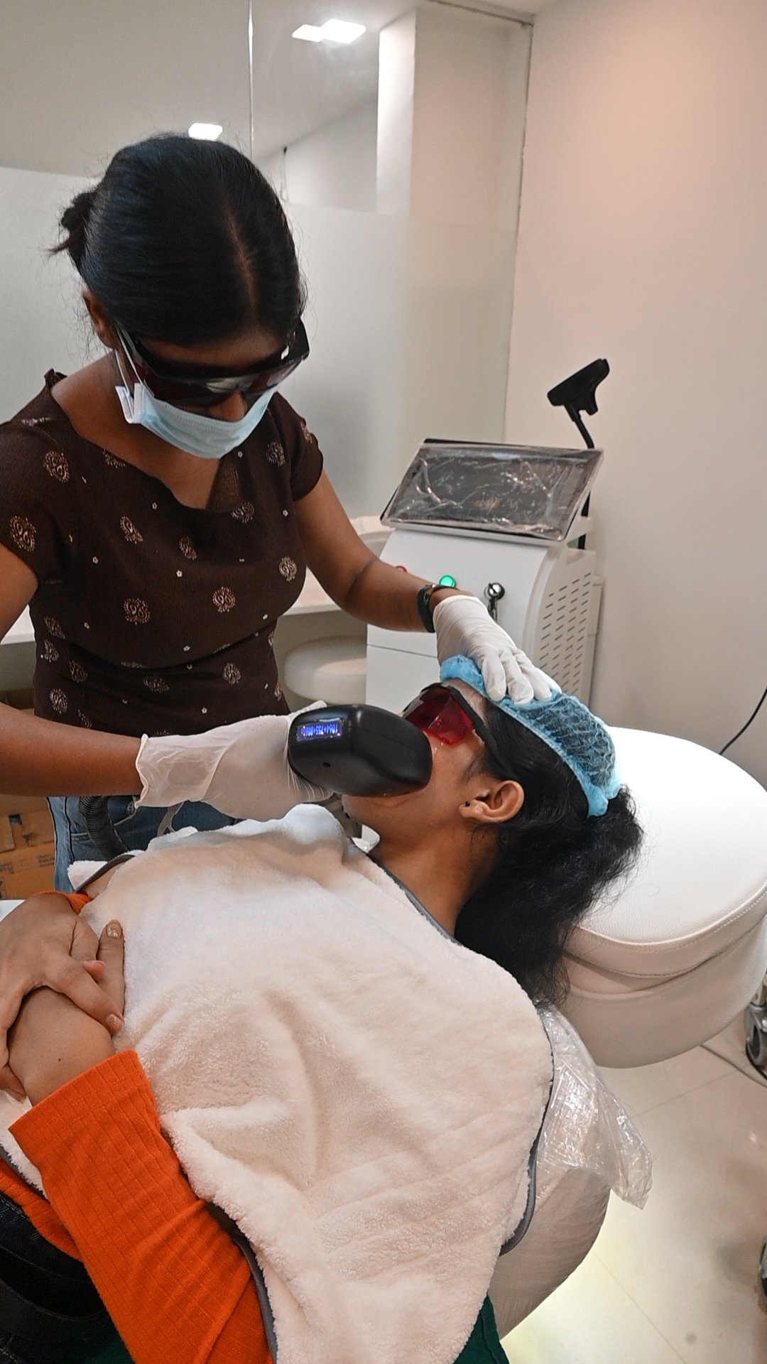 A K7 Homecare professional carrying out a clinical care procedure for a patient